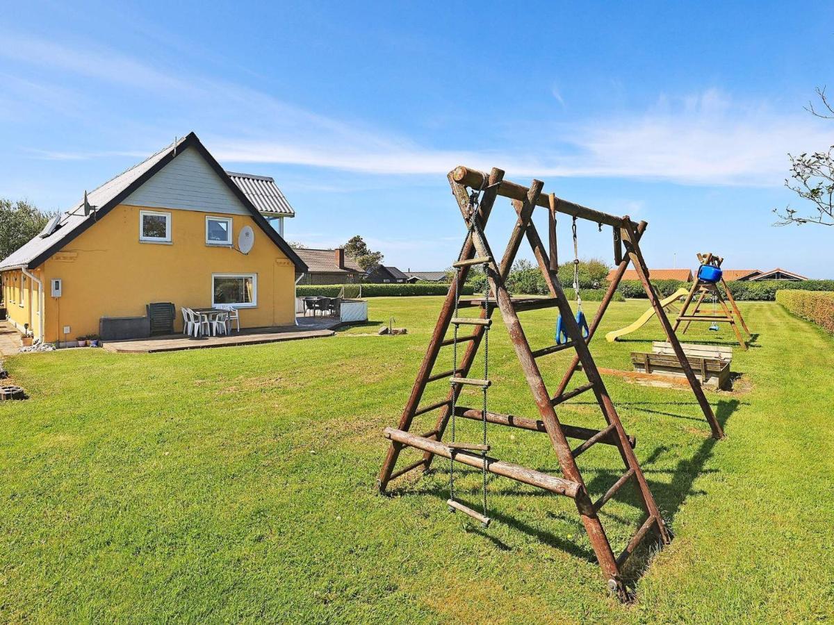 10 Person Holiday Home In Vinderup Exteriör bild